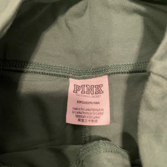 Victoria’s Secret pink leggings with twist in the front size small - Picture 2 of 3